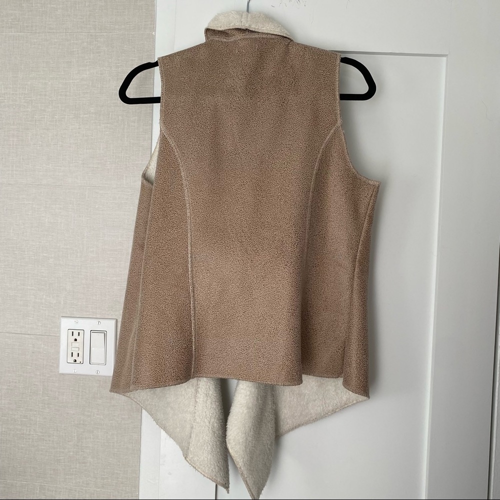 Tobi faux shearling vest - Picture 2 of 4